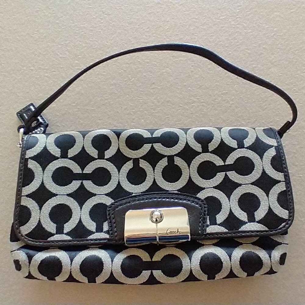Coach clutch purse - Authentic - 8.5" (L) x 5" (H) with detachable strap